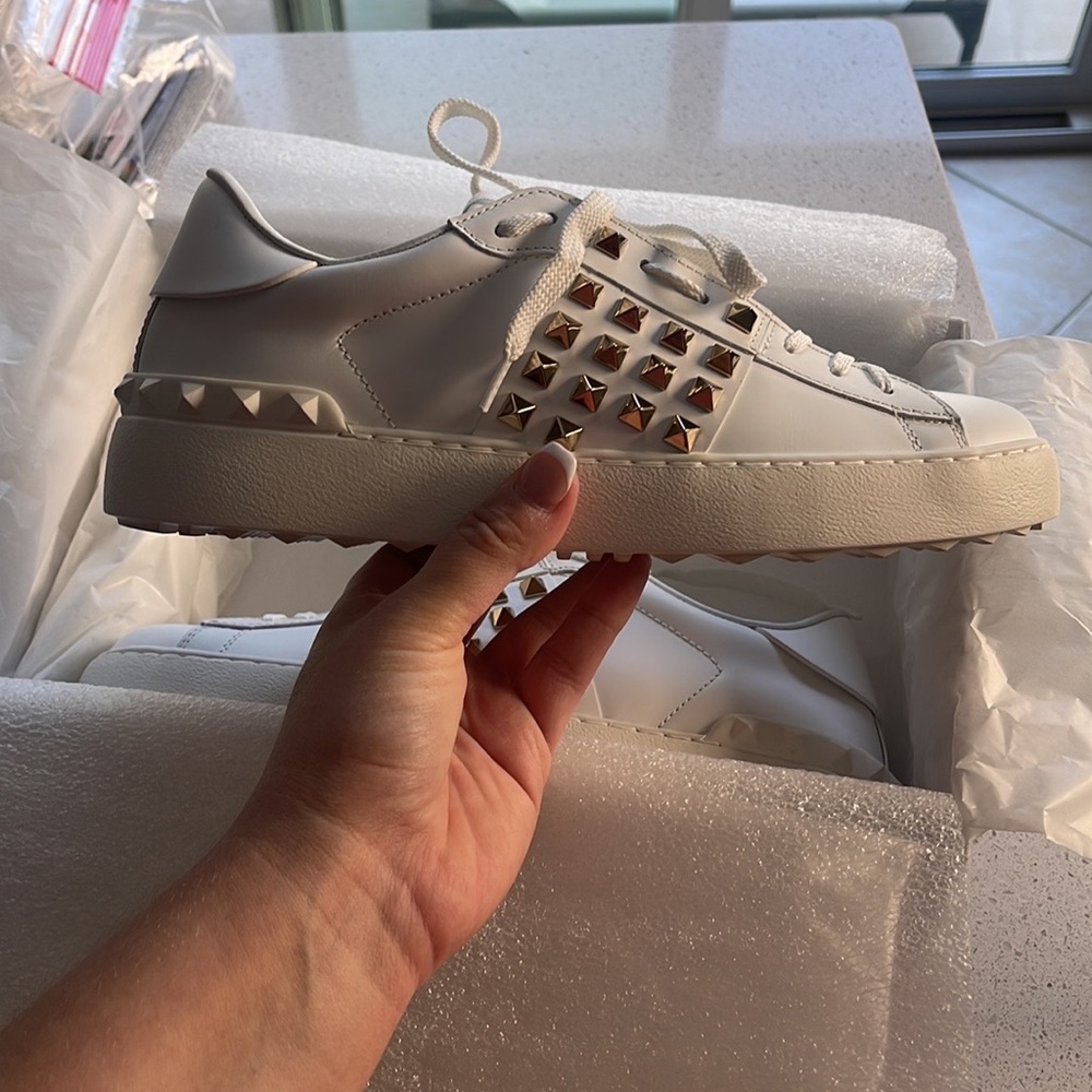 Gorgeous Valentino Spiked Sneakers! - Picture 4 of 9